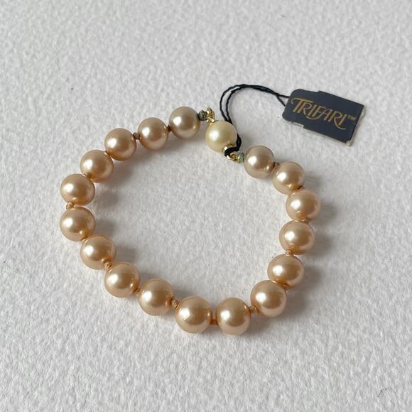 Vintage Trafari Pearl Bracelet w/ Original HangTag Glass Pearls 6.5" Dead Stock - Picture 1 of 4